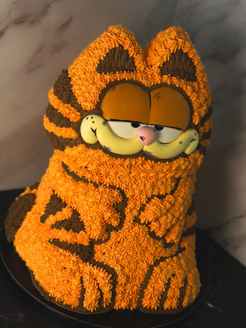 Garfield the cat..I mean cake 